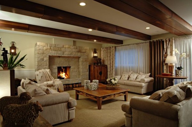 Pedra para revestir uma lareira de campo foi a solução da arquiteta Elizabeth Choueri |