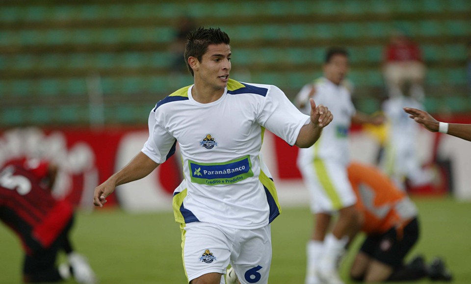 Cria atleticana, lateral Rodrigo Crasso pode reforçar o Coritiba se negócio com Corinthians não sair | Giuliano Gomes / Gazeta do Povo