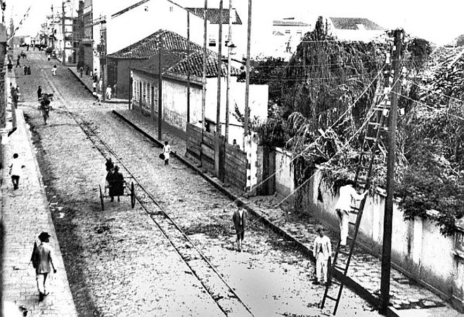 Rua XV em 1912: a vegetação está nas margens do Rio do Ivo | 
