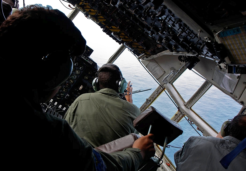 Avião brasileiro sobrevoa águas do Atlântico para encontrar destroços do Airbus: cooperação internacional | AFP