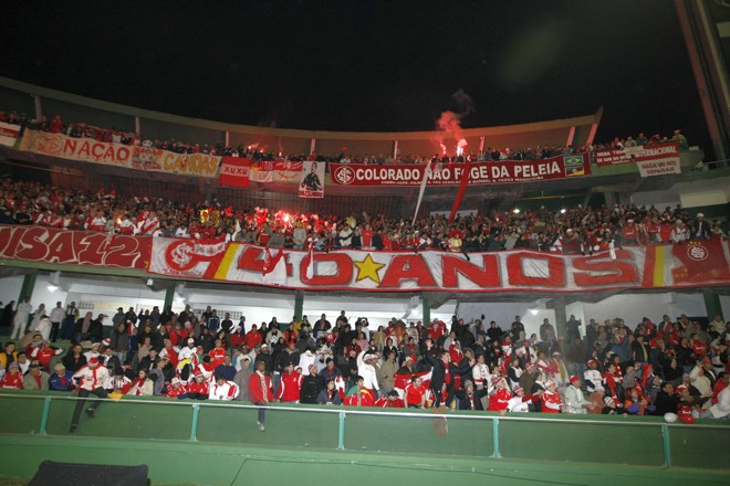 A torcida do Inter também marcou presença e fez muito barulho, mesmo em menor número | 