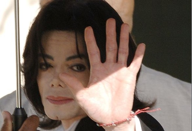 Ícone do pop Michael Jackson sofreu uma parada cardíaca em sua casa em Los Angeles |