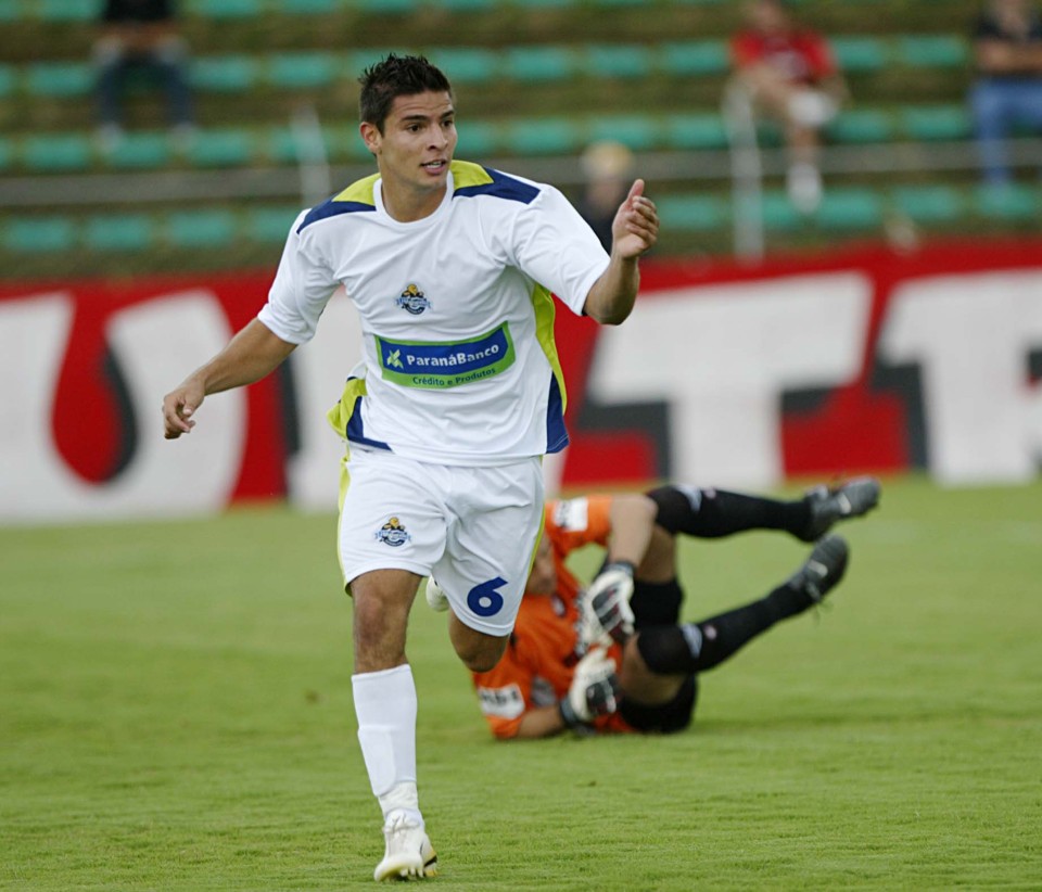 Ala Rodrigo Crasso vai em busca da titularidade em uma posição ainda sem titular absoluto no Coritiba | Giuliano Gomes / Gazeta do Povo