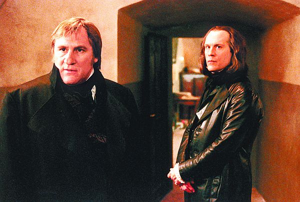 Os rivais Jean Valjean (Gérard Depardieu) e Javert (John Malkovich): trágica obsessão | Fotos: Divulgação