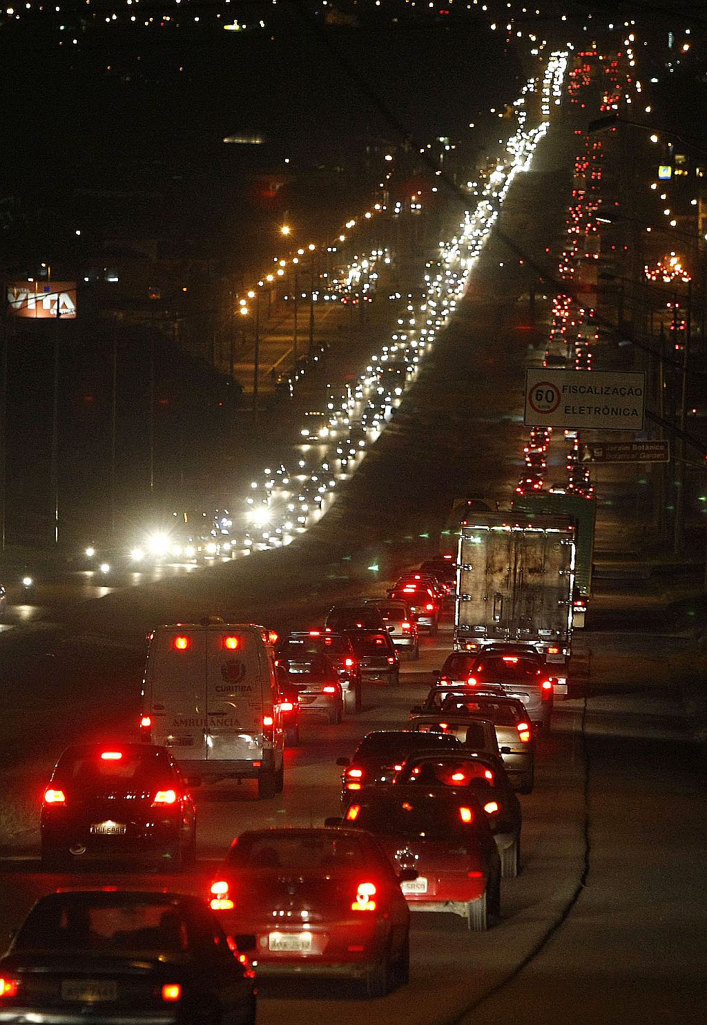 Curitiba no fim da tarde: congestionamentos constantes | Rodolfo Búhrer/Gazeta do Povo