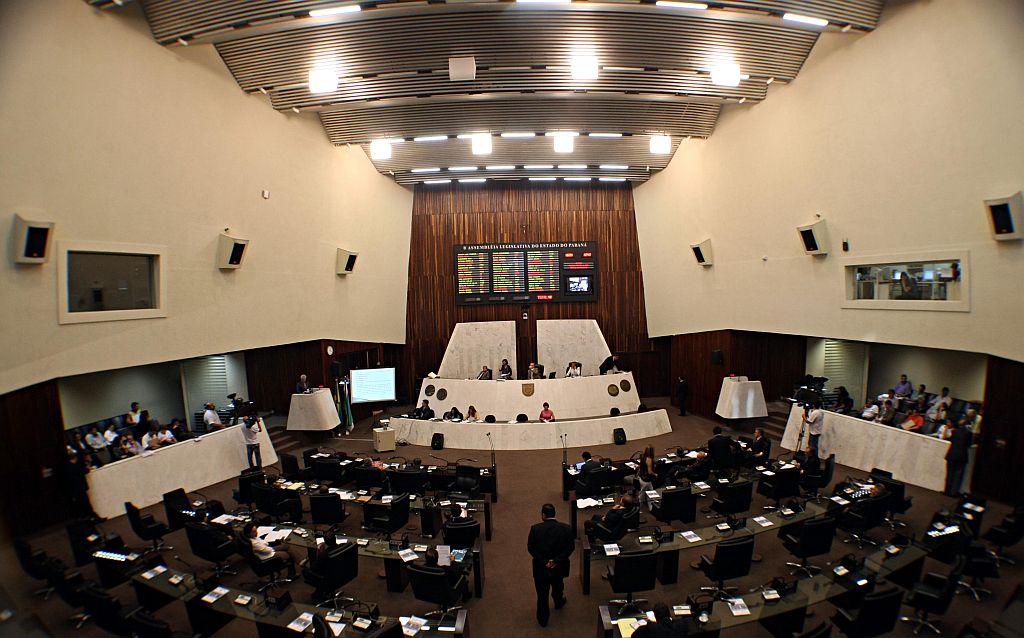 Deputados alegam que boa parte da culpa da baixa produção é porque estão comprimidos entre a União e os municípios | Albari Rosa/Gazeta do Povo