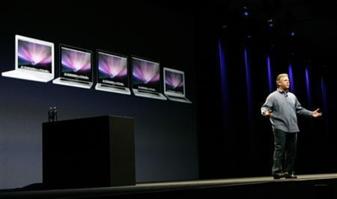 Vice-presidente da Apple Philip Schiller faz anúncio de notebooks em conferência da companhia, em San Francisco | 