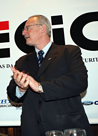 Pessuti: homenageado pela Aecic e defendido pelo governador Requião | Albari Rosa/Gazeta do Povo