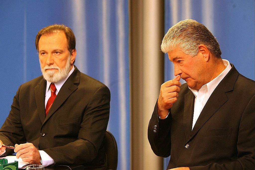 Osmar e Requião, durante debate eleitoral de 2006: Lula tenta costurar uma reconciliação entre os dois para garantir um palanque forte para Dilma no Paraná | Rodolfo Brüher/Gazeta do Povo