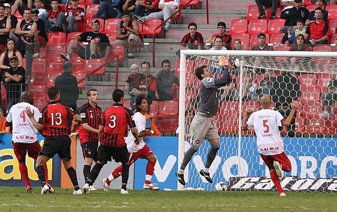 ... e Náutico nas duas partidas como mandante no Brasileiro-2009 |