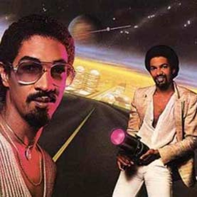 Apesar da tosqueira do visual (este é de 1980), os irmãos Johnson faziam algumas ótimas músicas misturando funk e disco | 