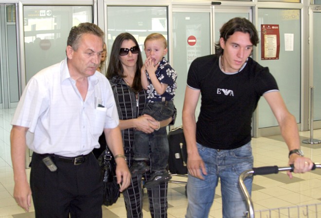 Família do jogador, adaptada ao clima de Belgrado, foi decisiva para continuidade do atacante na Sérvia |