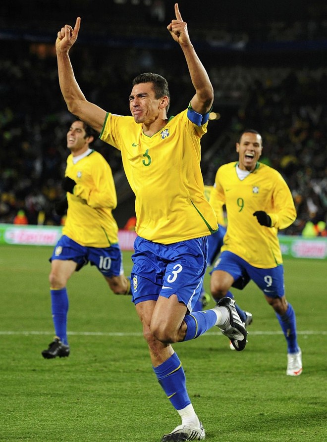 Lúcio comemora o gol do título brasileiro |