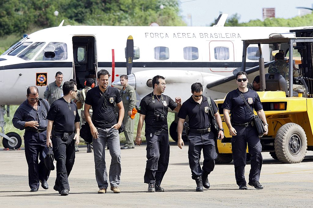 Peritos da PF chegam a Fernando de Noronha para auxiliar na identificação dos corpos | Evaristo Sá/AFP