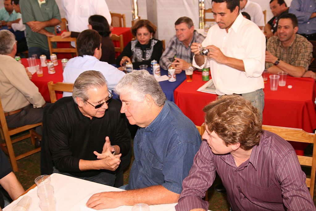 José Dirceu, Requião e Zeca Dirceu: conversas parecem não ter surtido efeito e o governador não estaria propenso a apoiar Osmar | Osmar Nunes/Gazeta do Povo