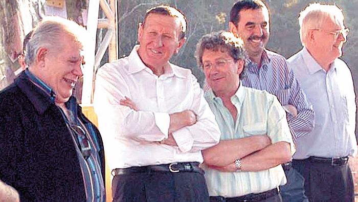 Luigdi Zortea (2º esq), prefeito de Canal San Bovo; Rino Zandonai (centro), diretor da Associação Trentinos no Mundo; e Geovanni Lenzi , deputado da Província Autônoma de Trento | Divulgação