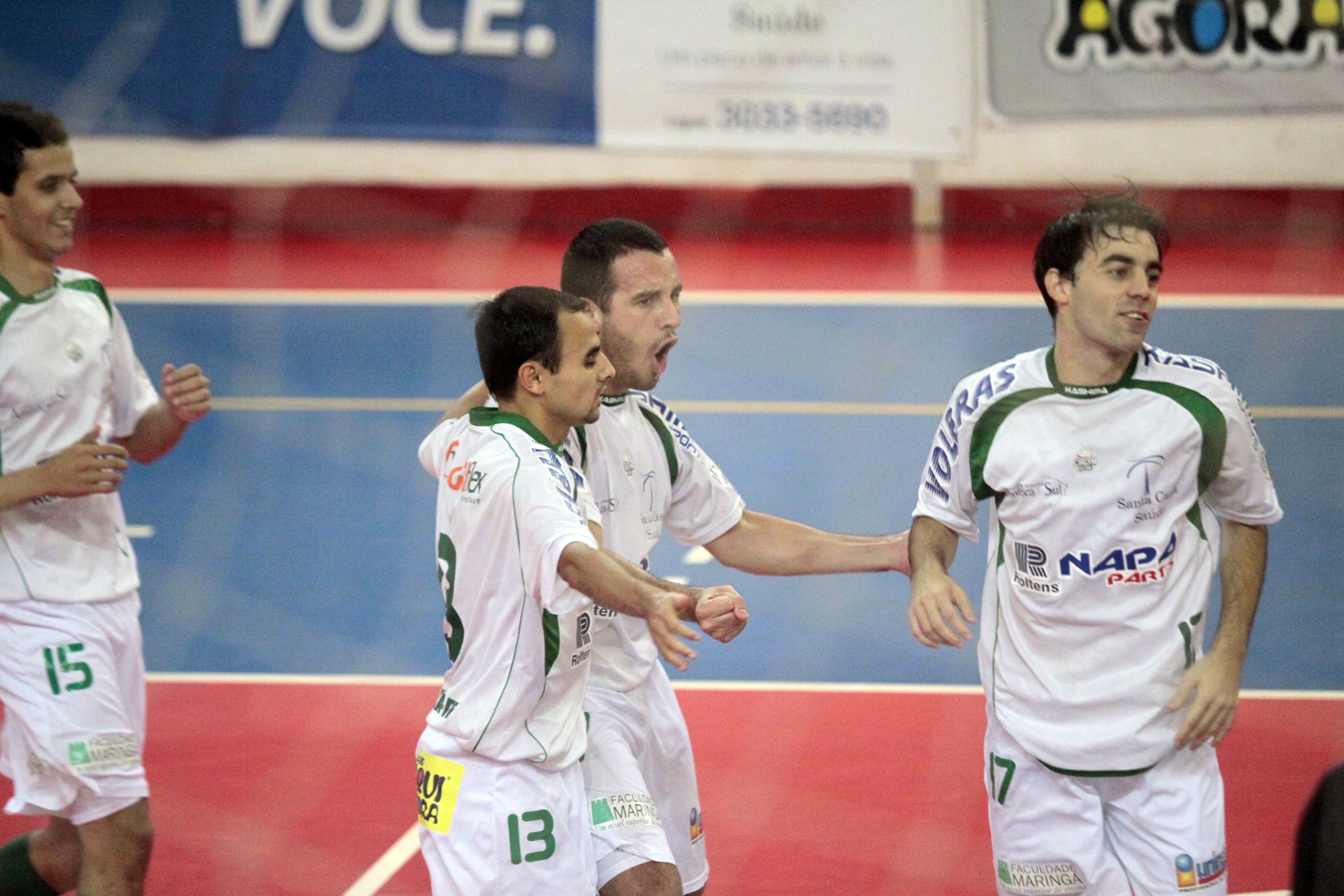 O time do Foz saiu na frente mas gols de Bolinha Valtinho e Guga deram a vitória para o time de Maringá | Divulagação