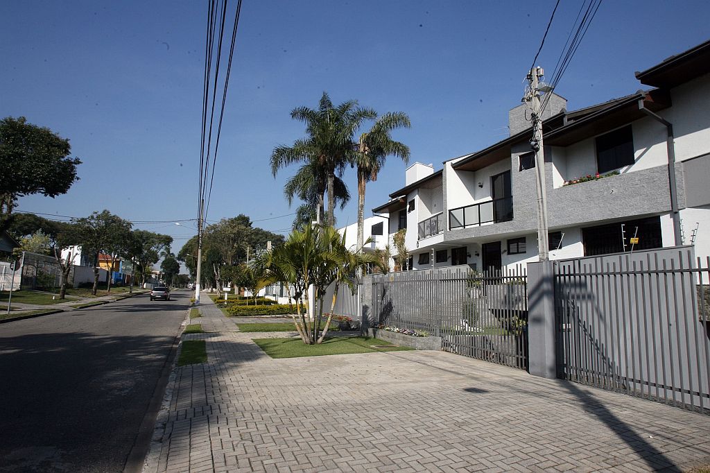 Tranquilidade e poucas ofertas na Rua Samuel Cezar, no Água Verde | Priscila Forone/Gazeta do Povoa