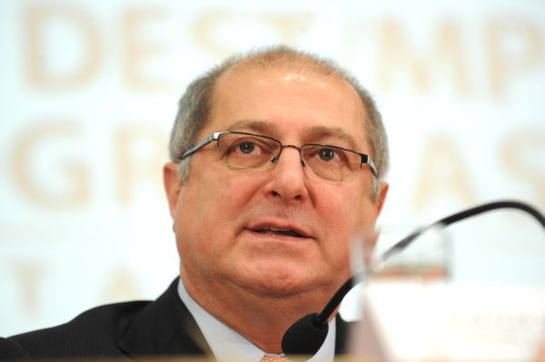 Paulo Bernardo: curso de reciclagem dependerá de espaço na agenda | Antônio Cruz/ABr