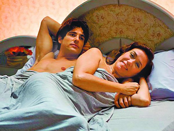 Lília Cabral é uma mulher de meia-idade em crise na comédia Divã |