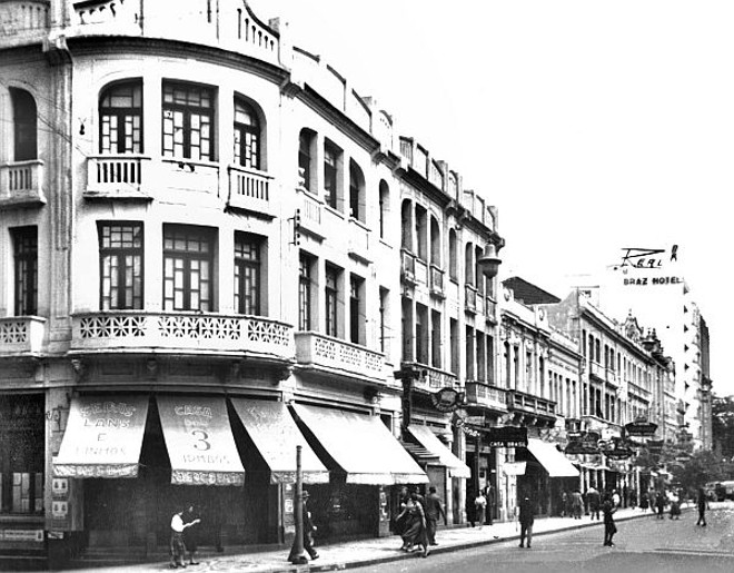 Rua XV de Novembro esquina com a Dr. Murici, em 1950 | 