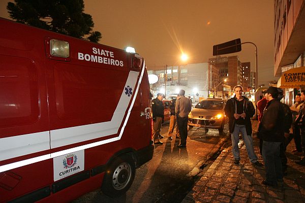 Pedestre foi atendido pelo Siate | Daniel Castellano/Gazeta do Povo