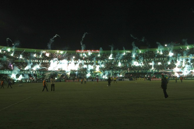 Antes da bola rolar, a torcida do Coxa lotou o Couto e fez a sua festa particular | 