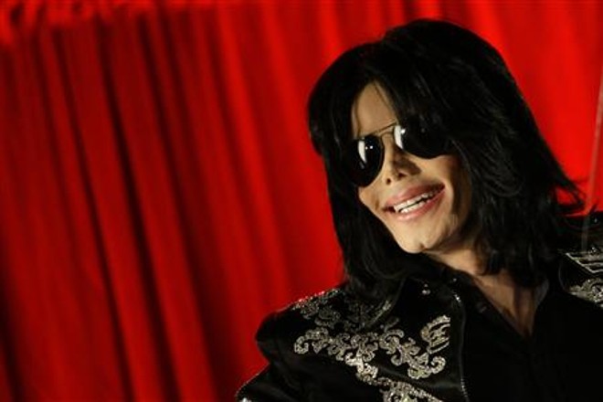 Michael Jackson não estaria respirando quando paramédicos chegaram à sua casa nesta quinta-feira (25), em Los Angeles |