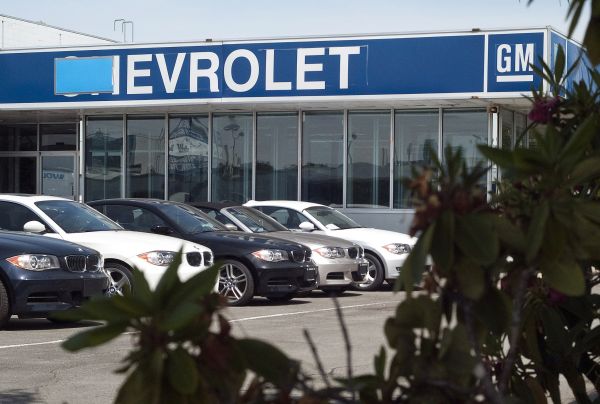 Carros BMW em loja GM, no Canadá: empresa americana a um passo da concordata | Andy Clark/Reuters