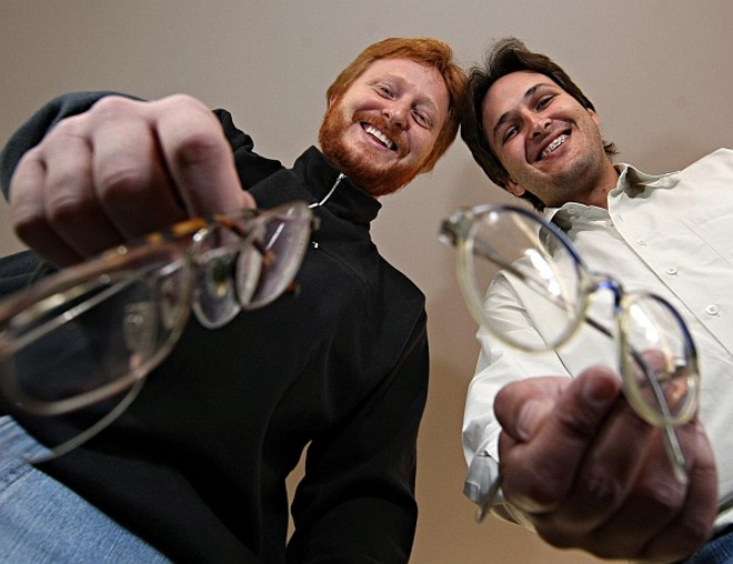 Os irmãos Leonardo e Henrique fizeram cirurgias para corrigir a miopia e o astigmatismo e se livraram dos óculos | 