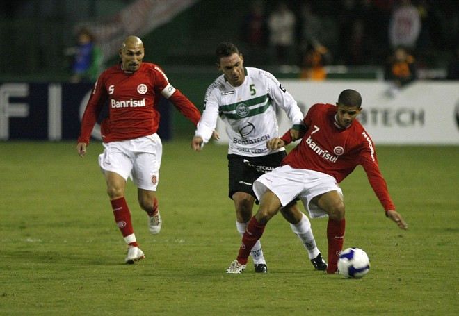 Quando a partida começou, o confronto foi de muita marcação e chegadas mais fortes | 
