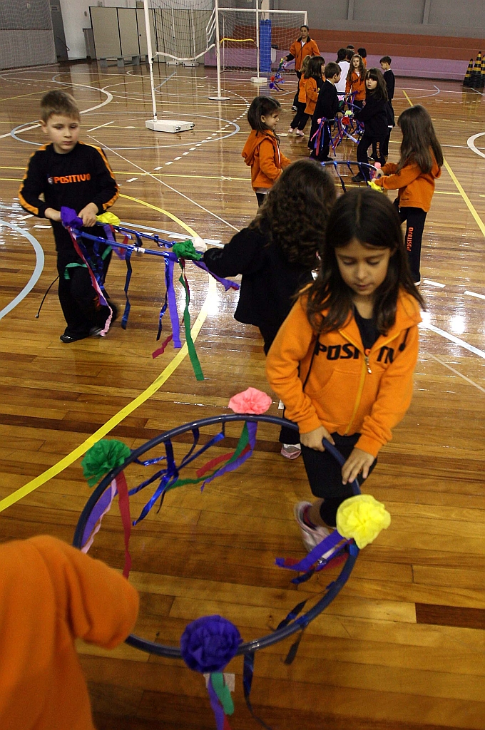 Alunos do Positivo ensaiam a quadrilha: festa com sabor de solidariedade | Hedeson Alves/Gazeta do Povo