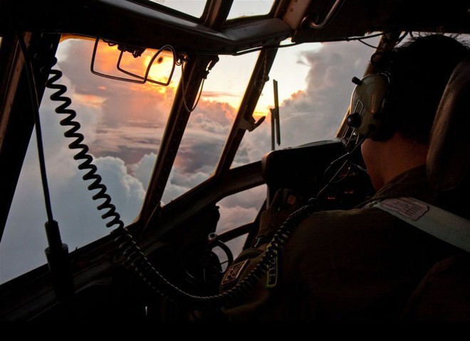 Aeronaves decolam na madrugada para chegar ao raiar do sol em seus respectivos pontos de busca | 