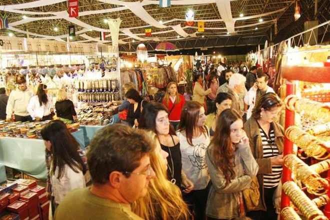 A Feira Nacional e Internacional de Artesanato reúne 32 expositores de outros países, como Índia e Turquia | André Renato/PMM