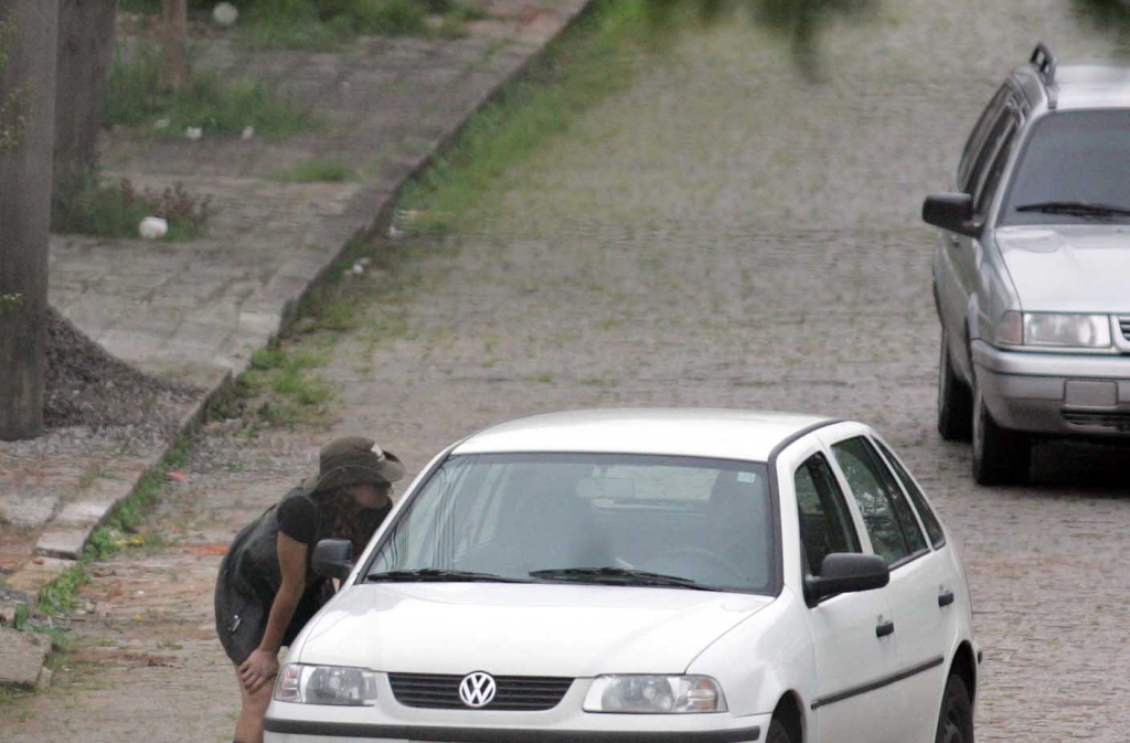 Meninas menores de idade são abordadas para fazer programa em ruas de Curitiba: para STJ, se elas consentem, não há problema | Albari Rosa/Gazeta do Povo