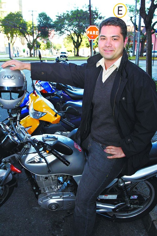 Alex Wilezelek: tanque cheio com R$ 25 e transporte garantido por dois meses | 