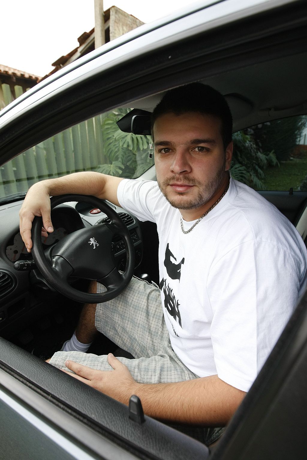 Carlos Eduardo Cruz, 25 anos, aprendeu a dirigir quando tinha 15