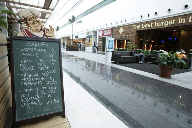 Piso em mármore italiano no Boulevard do Shopping Palladium |