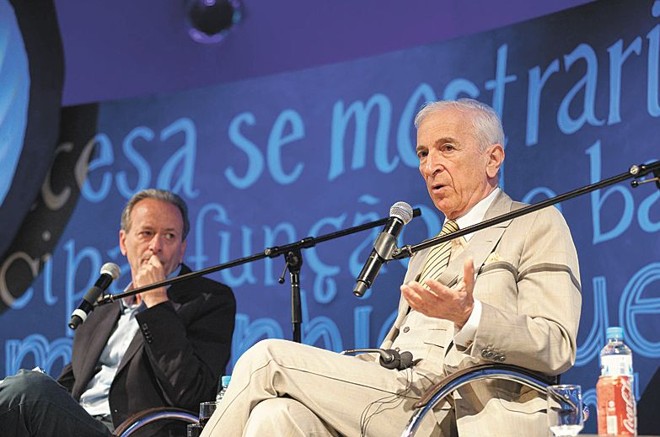 Os jornalistas Mario Sérgio Conti e Gay Talese: muito a conversar |