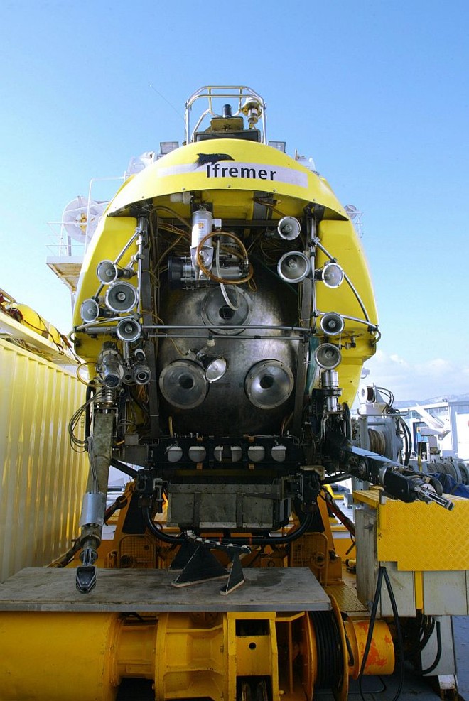 Submarino Nautile ajudará na procura por destroços e pelas caixas pretas do Airbus | Boris Horvat/AFP
