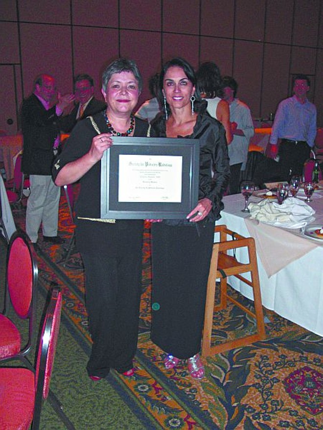 A médica Dolores Bustelo (à dir.) recebeu o título de membro honorário da Sociedade Americana de Radiologia Pediátrica durante o recente congresso americano da especialidade realizado na Califórnia, do qual participou da programação científica como convidada. Dolores, que integra a equipe do Cetac, recebeu o título da presidente da entidade, Ines Boechat | 