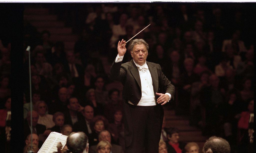 O público tem que estar interessado em conhecer e se doar a essa música. Dessa forma, não há distâncias. Zubin Mehta, maestro |
