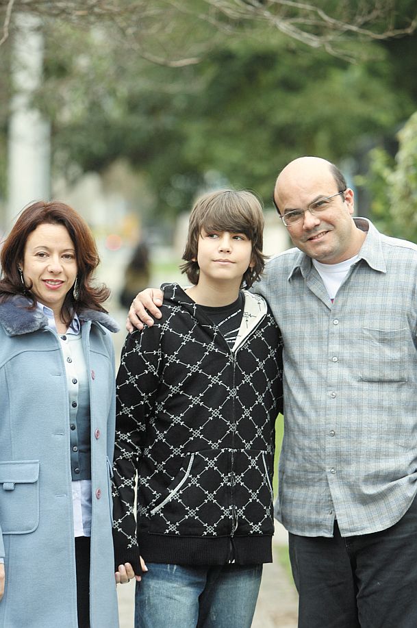 Paulo e Mariângela Gazel com Samir: filho único tem acesso a mais benefícios e investimentos em educação | Hedeson Alves/Gazeta do Povo