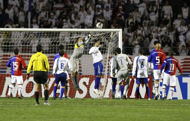 O São Caetano pressionou muito no segundo tempo em busca do empate |