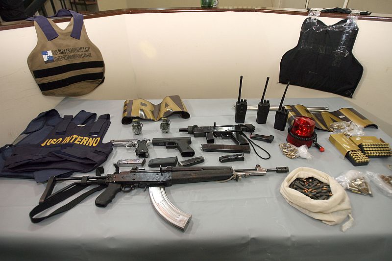 Com os presos em Curitiba a polícia econtrou farto armamento | Hedeson Alves/Gazeta do Povo