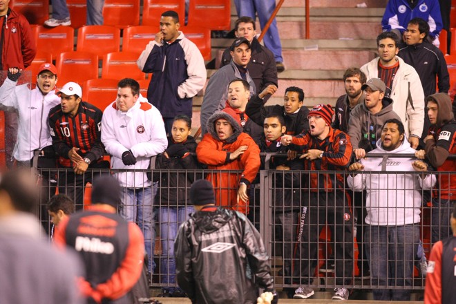 Galera não perdoou técnico Waldemar Lemos e chegou até a chamá-lo e 