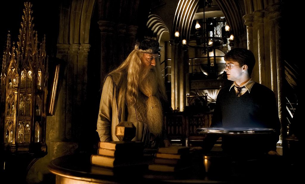 Relação entre Dumbledore e Harry Potter é pouco explorada no novo filme | Divulgação/Warner Bros.