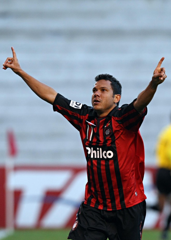 Marcinho foi o nome do jogo. Marcou dois gols e deu passe para o terceiro, além de ter mandado uma bola na trave |