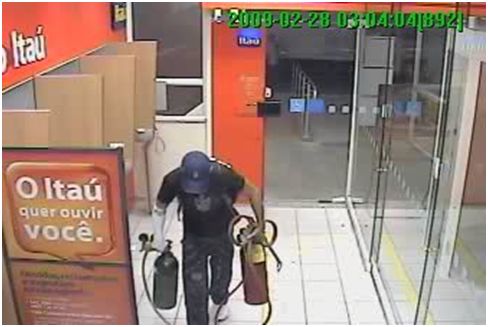 Imagens de circuito interno mostram a ação dos ladrões | Divulgação PF