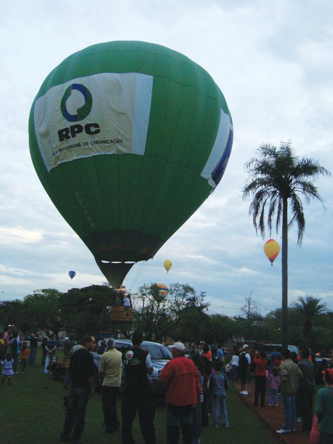 Mesmo com tempo ruim alguns balões levantaram voo e coloriram o céu de Maringá | Divulgação
